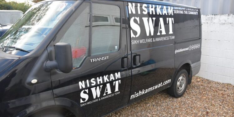 Child Refugees & Homeless Served Food by Reading’s Sikh Welfare & Awareness Team