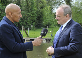 Sir Ed Davey proposes solutions for struggling water companies whilst on visit to River Loddon