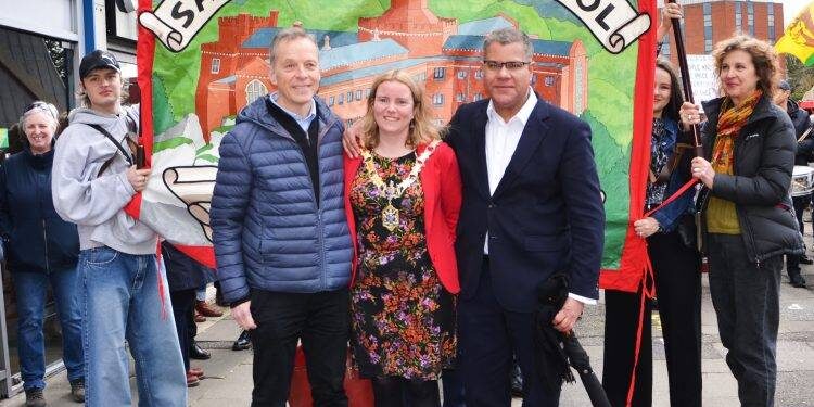 MPs demonstrate to save Reading Gaol
